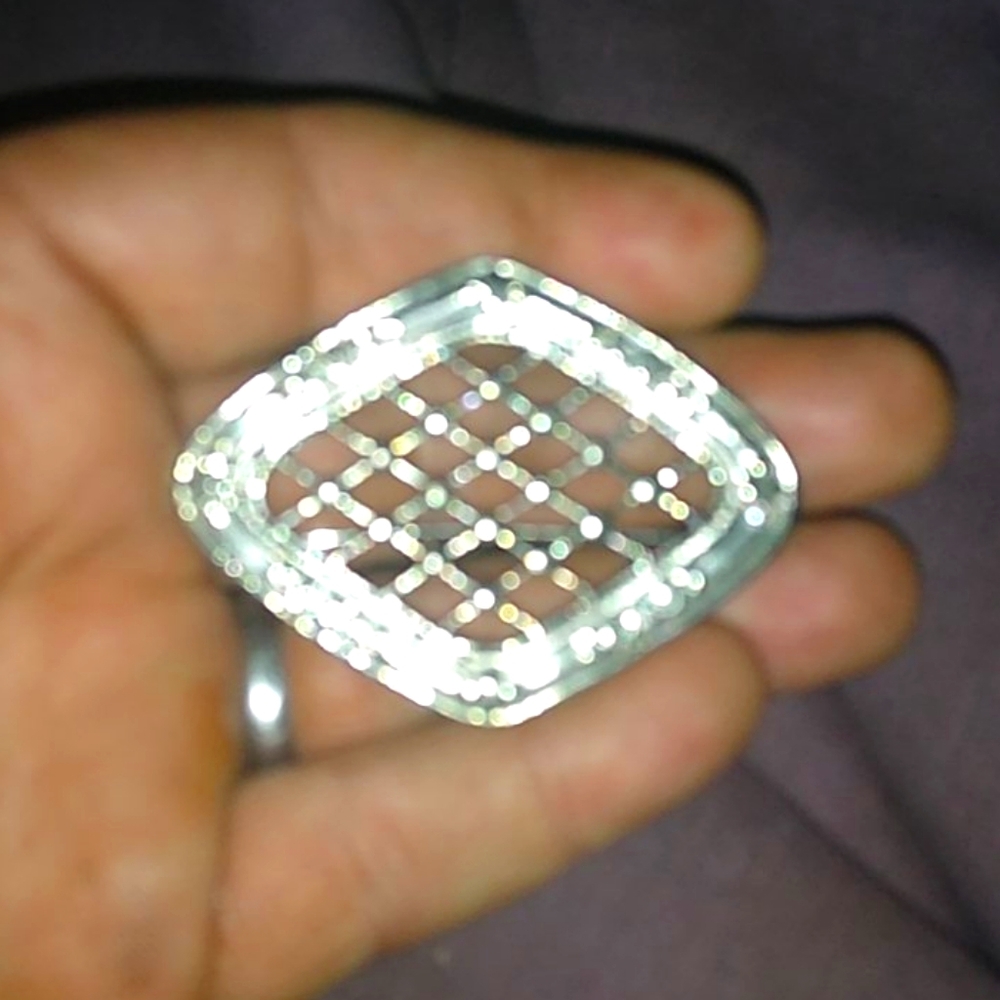 Sliver tone brooch